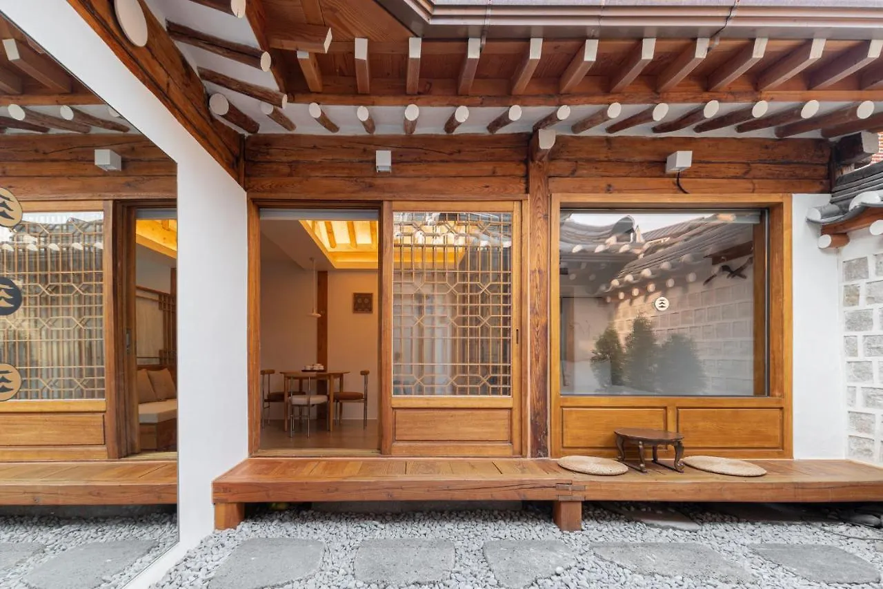 Mirror Courtyard Villa Seoul