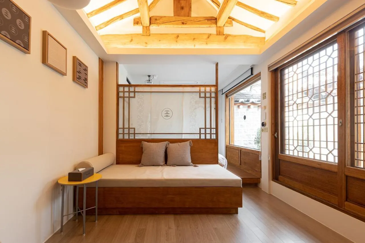 Mirror Courtyard Villa Seoul