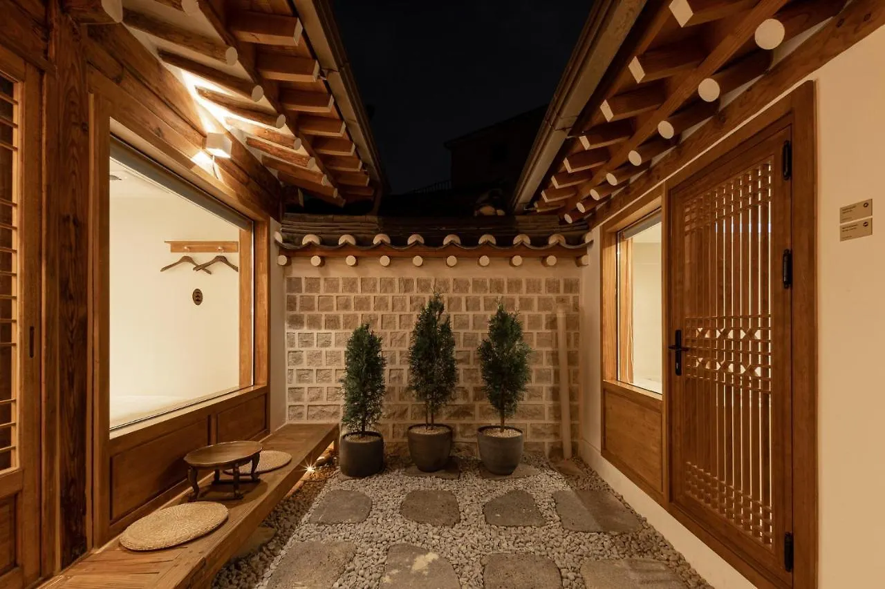 Mirror Courtyard Villa Seoul South Korea